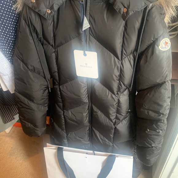 Moncler Duberran Down Jacket for Women - Picture 9 of 11